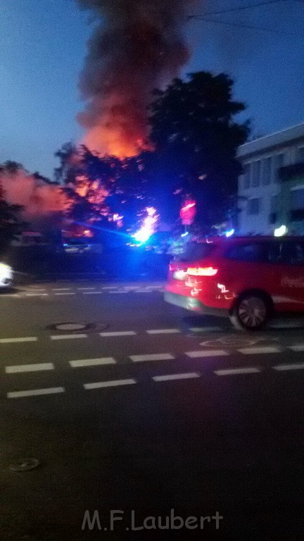 Grossfeuer Einfamilienhaus Siegburg Muehlengrabenstr P0001.jpg